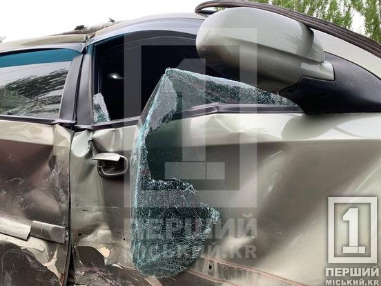 Автівки серйозно пошкоджені: у Кривому Розі на проспекті Металургів сталася ДТП з Kia та Chevrolet5
