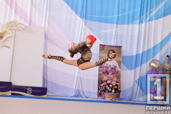Гра кольорів та форм, краси та елегантності: чарівні криворізькі гімнастки повернулися з Кропивницького з новими відзнаками5