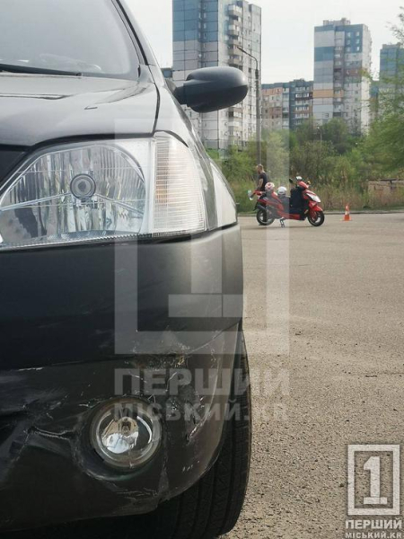 Керманича двоколісного забрали до лікарні: у Кривому Розі між 1-им та 2-им Східним аварія з Dacia і мотоциклом3