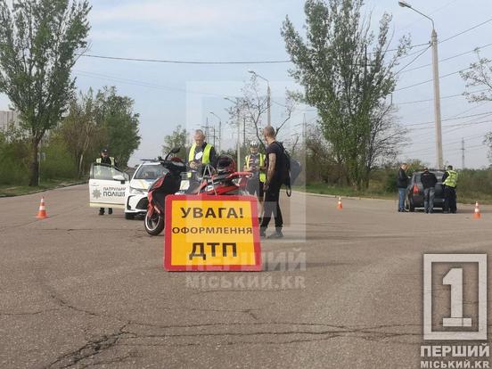 Керманича двоколісного забрали до лікарні: у Кривому Розі між 1-им та 2-им Східним аварія з Dacia і мотоциклом2