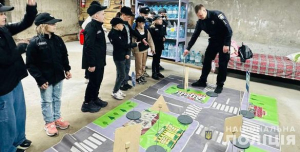 Криворізькі поліцейські навчали дітей правилам безпечної поведінки1