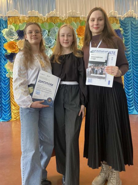 Криворізькі старшокласниці показали високі результати на Всеукраїнській мовній олімпіаді0