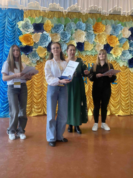 Криворізькі старшокласниці показали високі результати на Всеукраїнській мовній олімпіаді4
