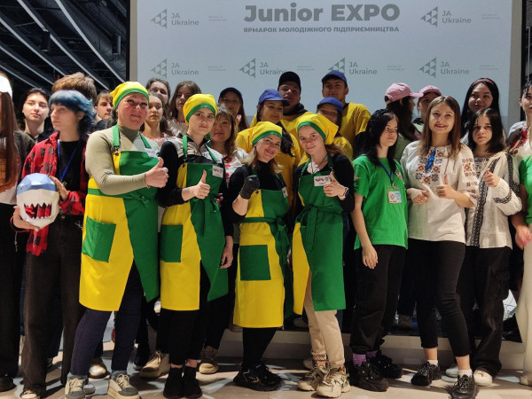 Криворізький профтех представив свій проєкт на ярмарку молодіжного підприємництва Junior EXPO-20240