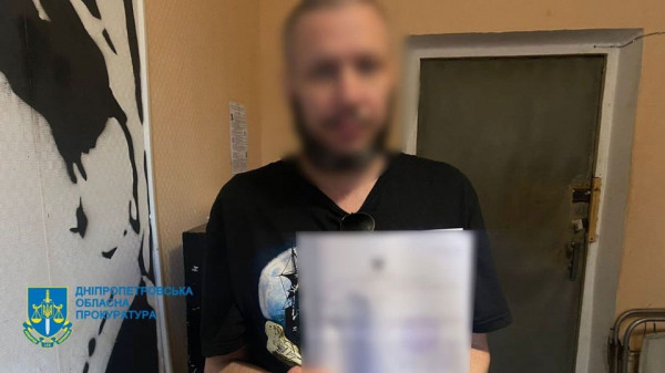На Дніпропетровщині чоловік розбещував 8-річну дівчинку та розповсюджувув дитячу порнографію0