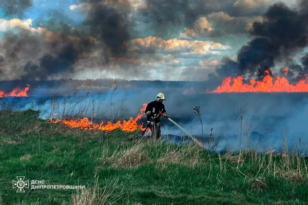 На Дніпропетровщині продовжено термін дії пожежної небезпеки1