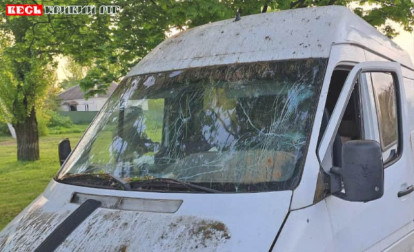 Мікроавтобус постраждав від ворожого обстрілу Нікопольщини