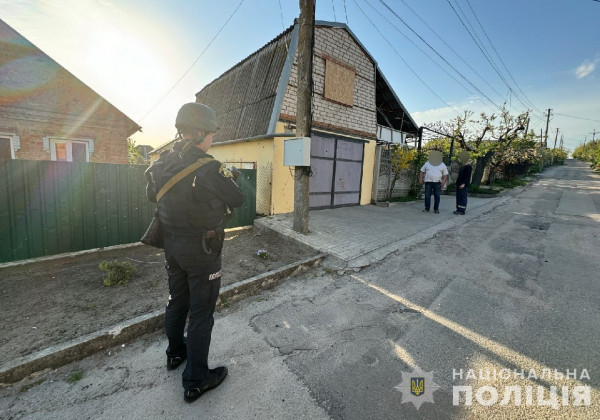 Слідчі Дніпропетровщини документують наслідки обстрілів п’яти громад Нікопольського району протягом минулої доби1