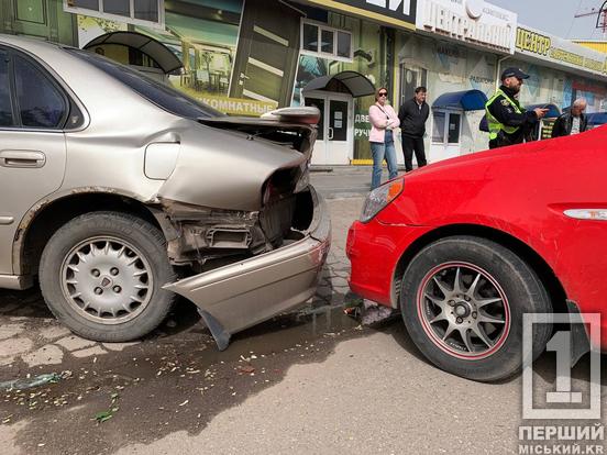 «Трійничок», у якому постраждали тільки авто: у Кривому Розі ДТП з Hyundai, Renault та Rover1