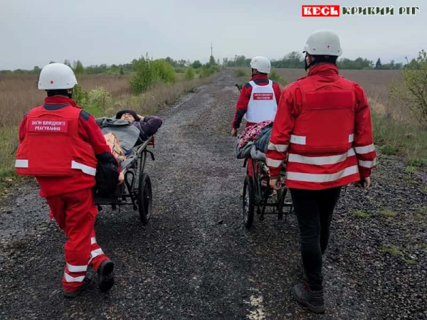 Волонтери Червоного Хреста евакуюють населення з гарячих точок