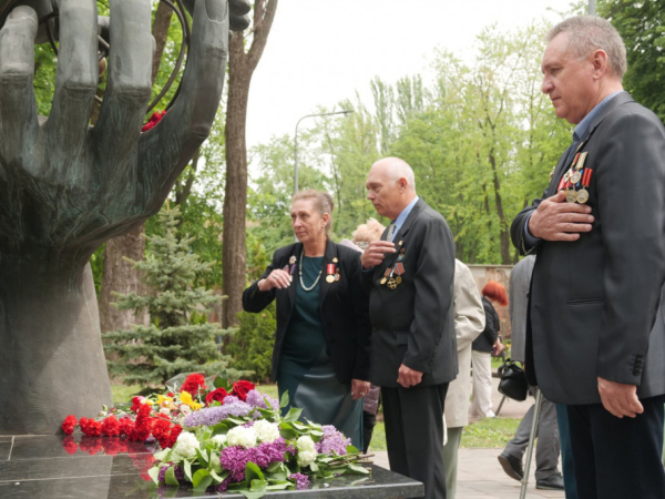 У Кривому Розі у день 38-ї річниці з дня аварії на ЧАЕС вшанували героїв - чорнобильців5