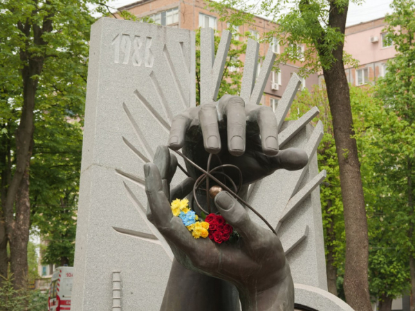 У Кривому Розі у день 38-ї річниці з дня аварії на ЧАЕС вшанували героїв - чорнобильців6