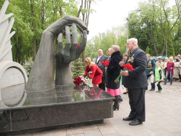 У Кривому Розі у день 38-ї річниці з дня аварії на ЧАЕС вшанували героїв - чорнобильців1