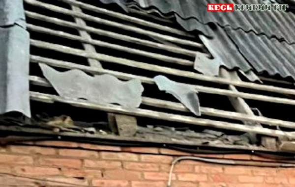 Ворожим обстрілом пошкоджено дах будинку