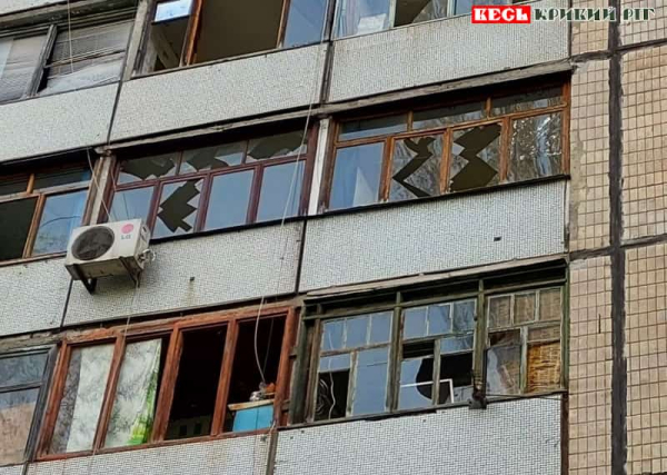 В 9-поверхівки на Довгинцево в Кривому Розі вибило вікна від ракетного удару