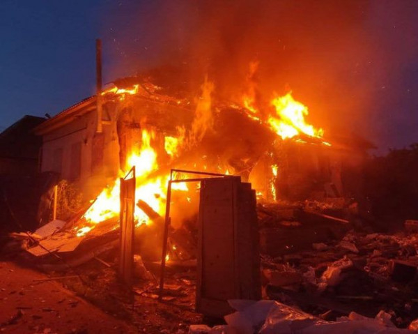 Вчора ввечері і минулої ночі ворог атакував з повітря Нікополь і Дніпровський район, що спричинило пожежі0