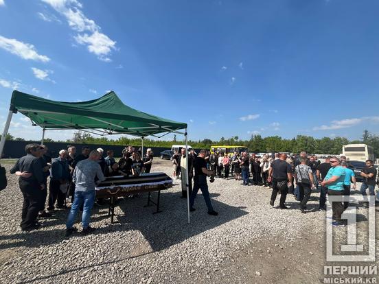 Був ідеальним татом: у Кривому Розі у засвіти провели воїна Миколу Пивоварова3