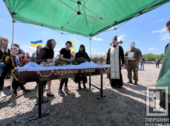 «Це незамінний скарб був у нашій рідній, дружній сім’ї, військовій сім’ї»:  у рідному місті спочиватиме криворіжець Руслан Укушев1