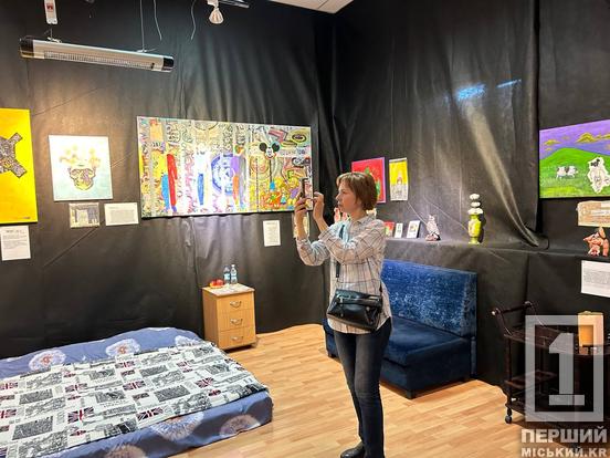 Криворізьких педагогів познайомили з першою у місті художньою галереєю ArtСraftOil5