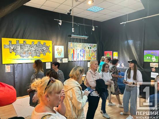 Криворізьких педагогів познайомили з першою у місті художньою галереєю ArtСraftOil8