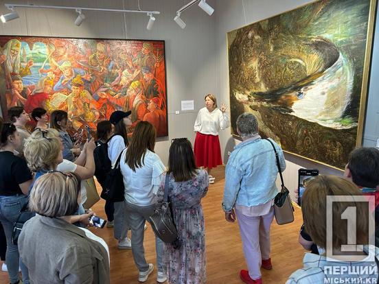 Криворізьких педагогів познайомили з першою у місті художньою галереєю ArtСraftOil3