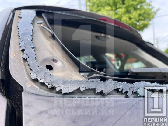Обидві автівки пошкоджені: у Кривому Розі на вулиці Філатова ДТП з Mercedes G-Wagen та Mazda CX-75