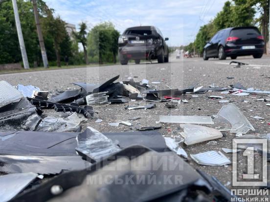 Обидві автівки пошкоджені: у Кривому Розі на вулиці Філатова ДТП з Mercedes G-Wagen та Mazda CX-73