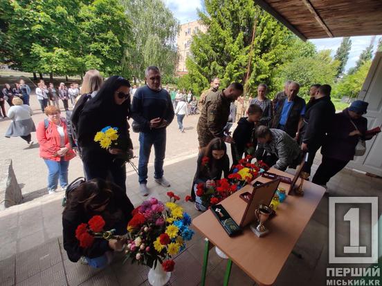 Пам'ять про них не згасне: на згадку про військову звитягу двох криворіжців Олега Захарова та Станіслава Ковальчука встановили меморіальні дошки5