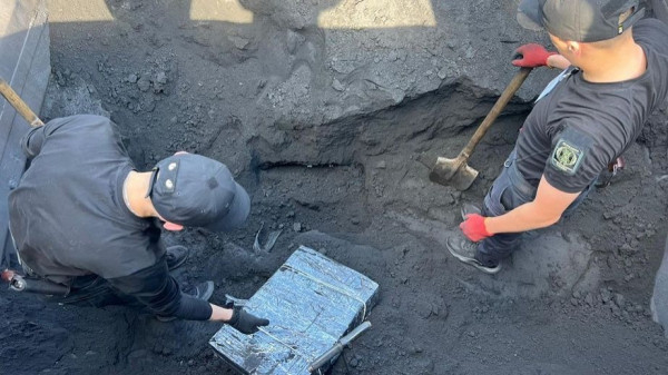 Контрабандисти заховали цигарки у руді, яку везли з Кривого Рогу до Польщі2