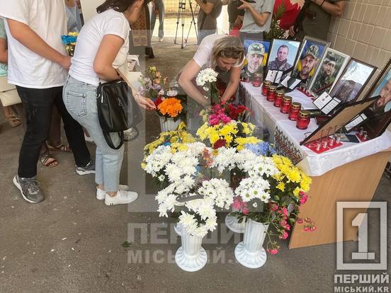 Пронесуть пам'ять про полеглих крізь роки: спогади про військову звитягу сімох криворіжців увічнили на іменних меморіалах9