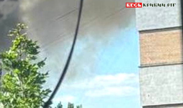 Стовп димі на місці влучання ракети в Кривому Розі