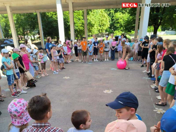 Діти в шкільному літньому таборі в Покровському районі Кривого Рогу