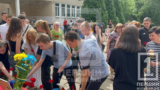 Вони були безстрашними воїнами та любили свою країну: відкрили меморіальні дошки чотирьом криворіжцям - Антону Колчаєву, Олександрові Плужнику, Євгенію Кузьменкові та  Олександрові Вдовіченку4