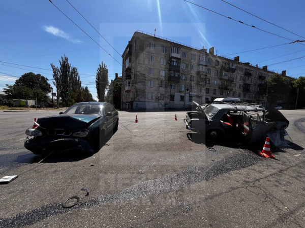 ДТП на вулиці Колачевського: два водії отримали травми6
