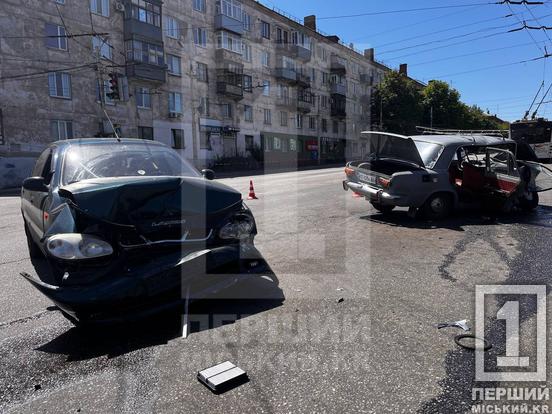 Небезпечне перехрестя: у Тернівському районі Кривого Рогу відбувся міцний «цьом» між ВАЗом та Lanos7