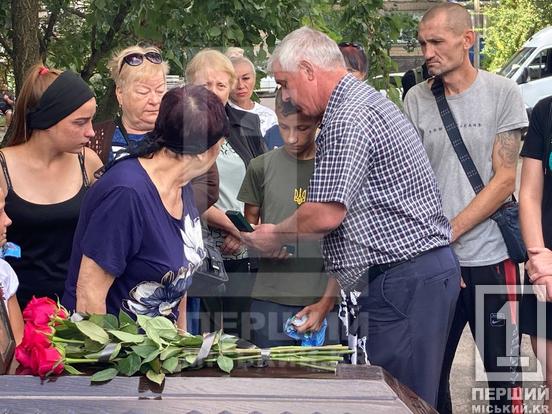 Спочатку вимагали гроші, потім повернули тіло: криворіжці в останню путь провели Юрія Решту, зв'язок з яким зник у перший день великої війни2