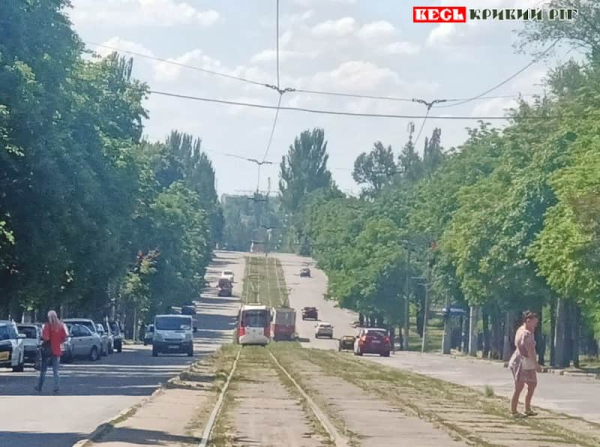 Трамваї курсують по вулиці Святогеоргієвській в Кривому Розі