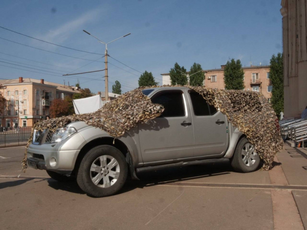 Марафон єдності: криворіжці зібрали на 10 пікапів для військових2