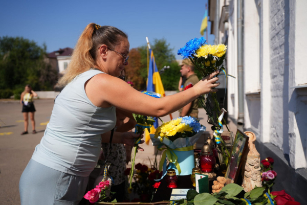 У Кривому Розі відкрили меморіал на честь полеглого земляка нацгвардійця Геннадія Скрипкіна6