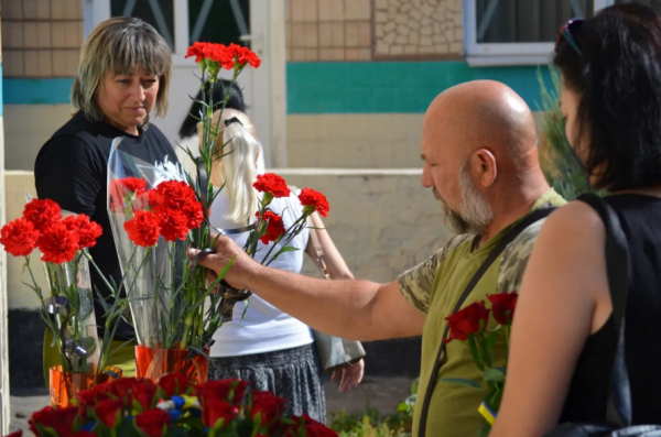 Увічнили у пам’яті: у Кривому Розі відкрили меморіал полеглому Воїну Андрію Логвінову3