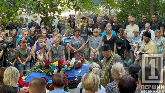 «Це людина з великої букви, яка самовіддано боролася за нашу Україну»: криворіжці в останню путь провели ветерана АТО, Героя Миколу Скидана6