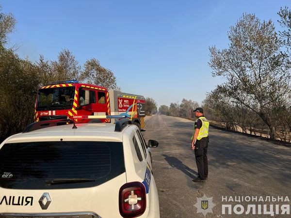 До відома водіїв! На Дніпропетровщині через задимлення від пожежі перекрито дорогу1