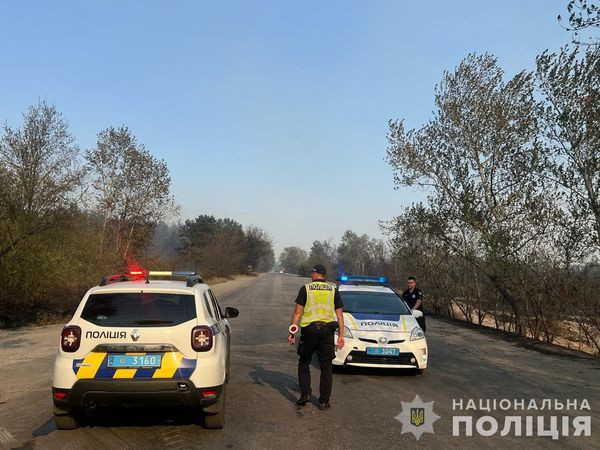 До відома водіїв! На Дніпропетровщині через задимлення від пожежі перекрито дорогу2