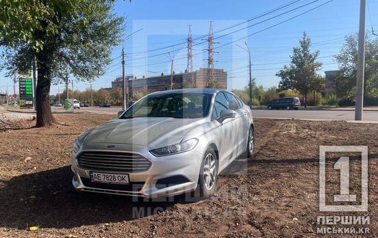 ДТП спровокувала розлита гаряча кава: на Вільної Ічкерії Ford збив комунальницю