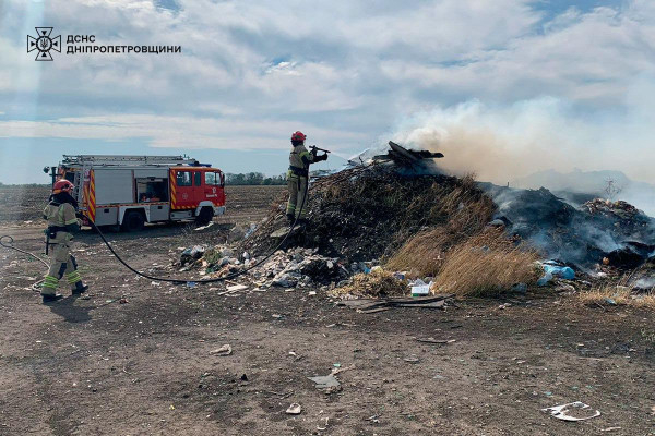 Минулої доби на Дніпропетровщині згоріло 38 га родючої землі в екосистемах3