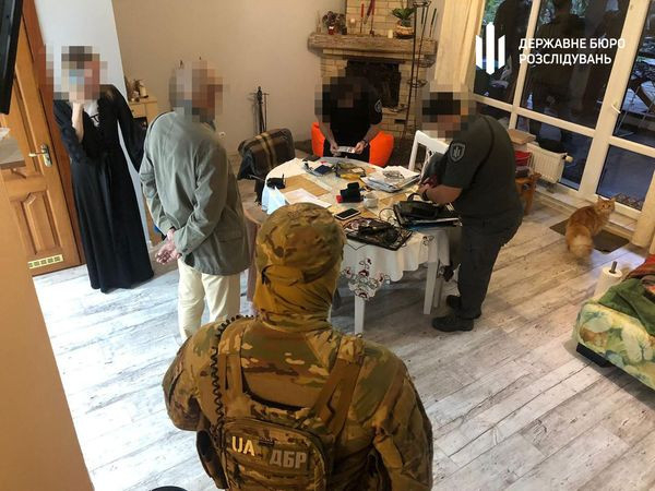 На Дніпропетровщині військовим закупили неякісний одяг за значно завищеними цінами, державі завдано збитків  на 140 млн  грн2