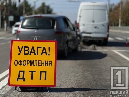 На в'їзді до Кривого Рогу легковик наздогнав маршрутку: постраждалу ушпиталили5