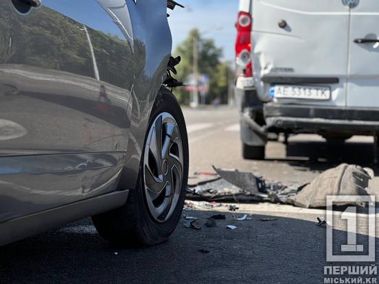 На в'їзді до Кривого Рогу легковик наздогнав маршрутку: постраждалу ушпиталили3