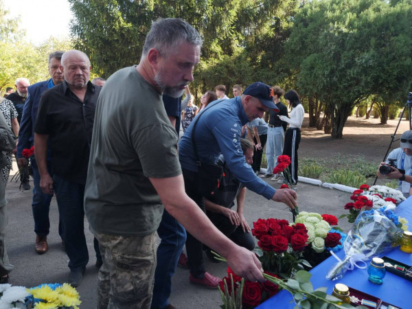 О. Вілкул: Пам'ять про полеглих Героїв житиме вічно у наших серцях. Завжди будемо допомагати та підтримувати родини Захисників і Захисниць  4