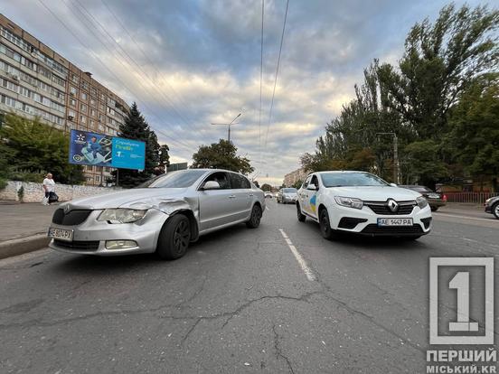 Потрійне зіткнення на «весільному» перехресті: у Кривому Розі не розминулися Chevrolet, Daewoo Lanos і Peugeot1